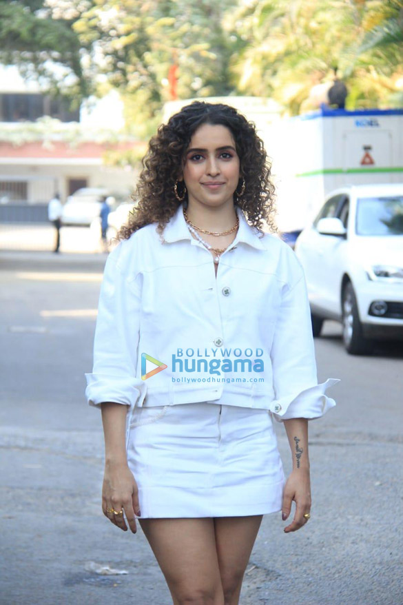 photos sanya malhotra snapped in juhu 5