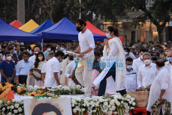 photos shah rukh khan sachin tendulkar shraddha kapoor other celebs attend lata mangeshkars state funeral at shivaji park 5218 4