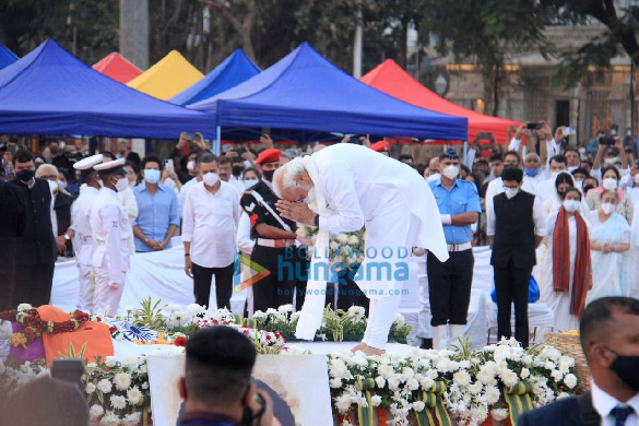 photos shah rukh khan sachin tendulkar shraddha kapoor other celebs attend lata mangeshkars state funeral at shivaji park 965 4