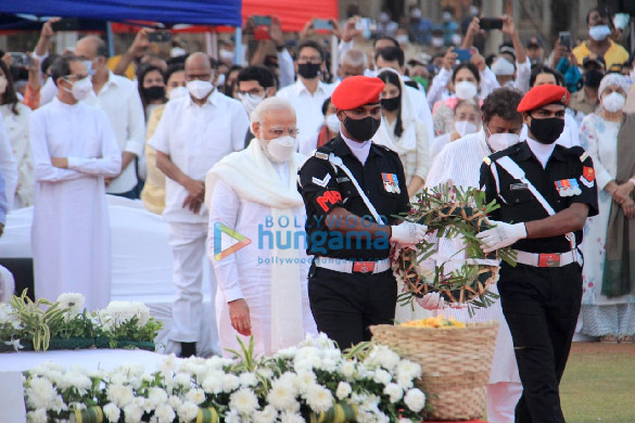 photos shah rukh khan sachin tendulkar shraddha kapoor other celebs attend lata mangeshkars state funeral at shivaji park 965 6