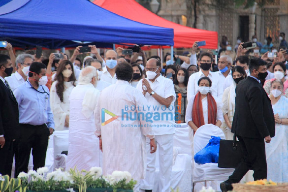 photos shah rukh khan sachin tendulkar shraddha kapoor other celebs attend lata mangeshkars state funeral at shivaji park 965 7