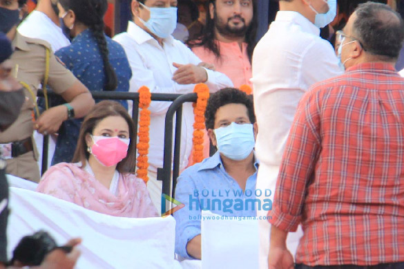 photos shah rukh khan sachin tendulkar shraddha kapoor other celebs attend lata mangeshkars state funeral at shivaji park 999 7