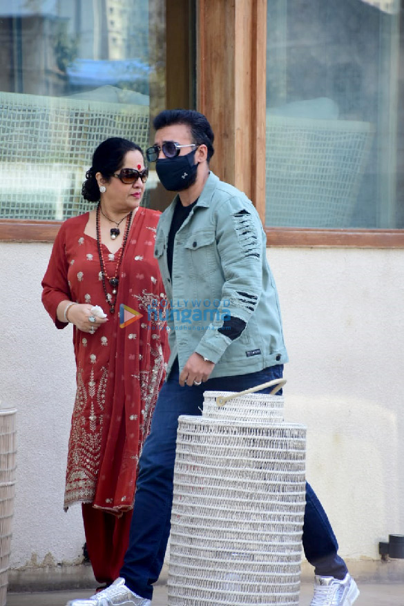 photos shilpa shetty raj kundra maniesh paul and akanksha malhotra spotted at shamita shettys birthday party at bastian 2