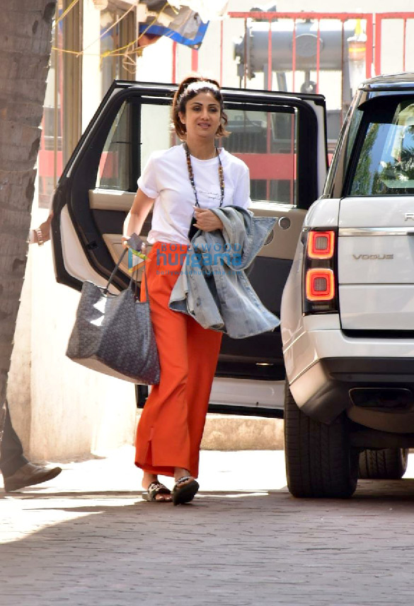 photos shilpa shetty snapped in juhu 2 3