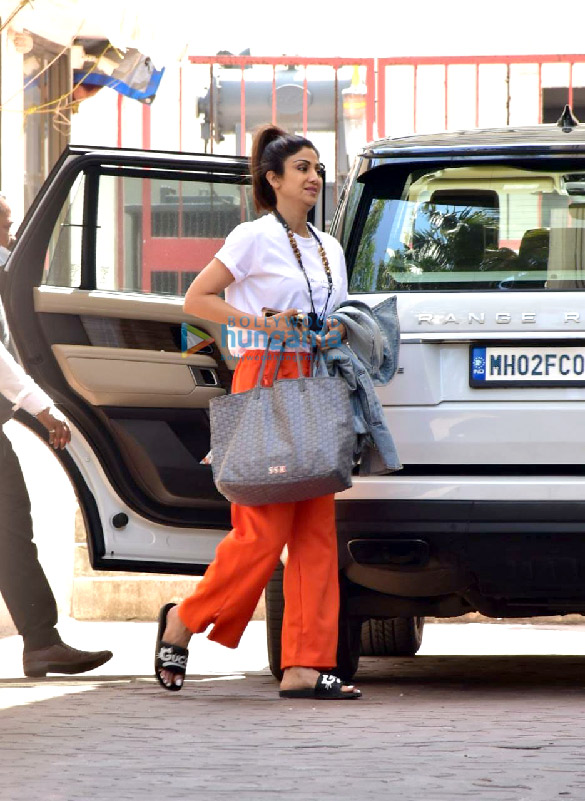 photos shilpa shetty snapped in juhu 3 3