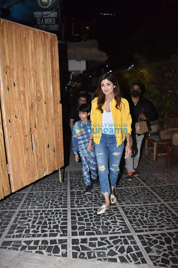 photos shilpa shetty snapped with her husband raj kundra and their son in bandra 1