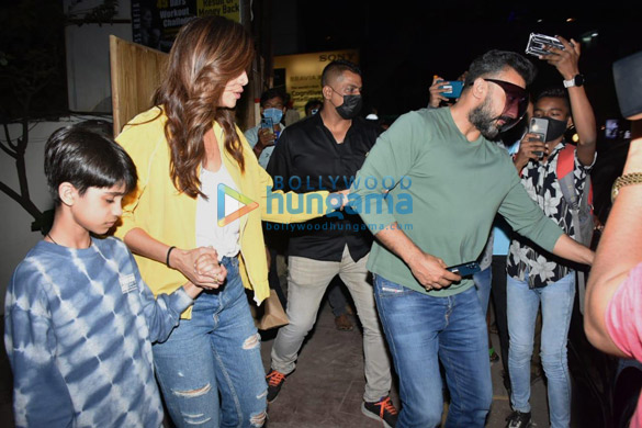 photos shilpa shetty snapped with her husband raj kundra and their son in bandra 4
