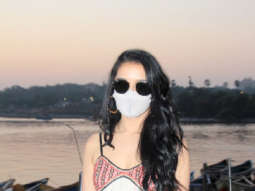 Photos: Shraddha Kapoor keeps it casual in denims and off-white top as she gets snapped at Versova jetty