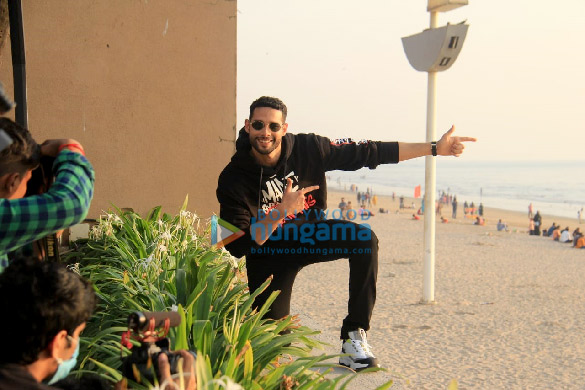 photos siddhant chaturvedi poses with his childhood friends at an event for budweiser in juhu 6