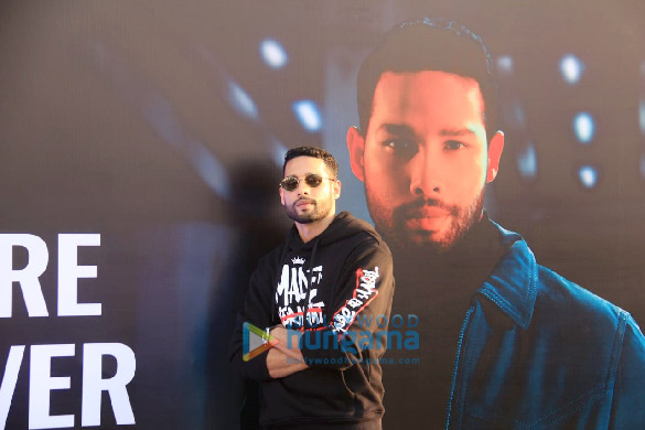 photos siddhant chaturvedi poses with his childhood friends at an event for budweiser in juhu 7