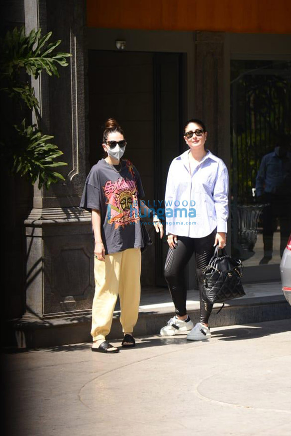 Photos: Sisters Kareena Kapoor Khan and Karisma Kapoor snapped along with Jehangir Ali Khan at their father Randhir Kapoor’s residence in Bandra