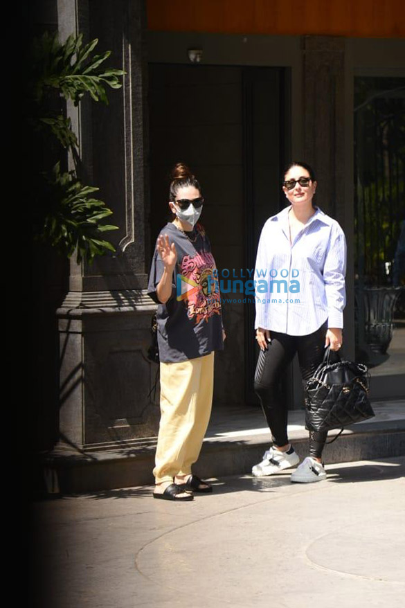 photos sisters kareena kapoor khan and karisma kapoor snapped along with jehangir ali khan at their father randhir kapoors residence in bandra 2