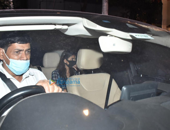 photos suhana khan snapped at a clinic 3