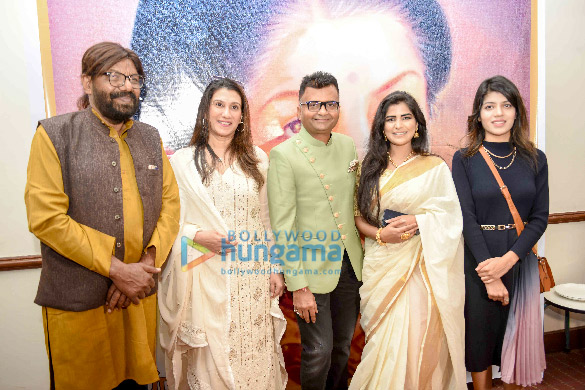 photos sunil pal rishabh tandon shikha malhotra sakshi holka grace aneel murarkas painting exhibition featuring portraits of the late lata mangeshkar 1