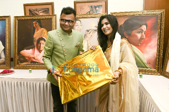 photos sunil pal rishabh tandon shikha malhotra sakshi holka grace aneel murarkas painting exhibition featuring portraits of the late lata mangeshkar 3