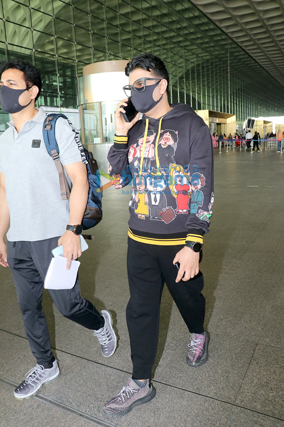 photos tara sutaria shraddha kapoor bhushan kumar and others make a travel at leasure style statement at the airport 3