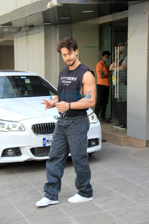 photos tiger shroff snapped at jam8 studio in andheri 2