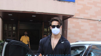Photos: Tiger Shroff snapped in an all-black outfit outside a dubbing studio in Andheri