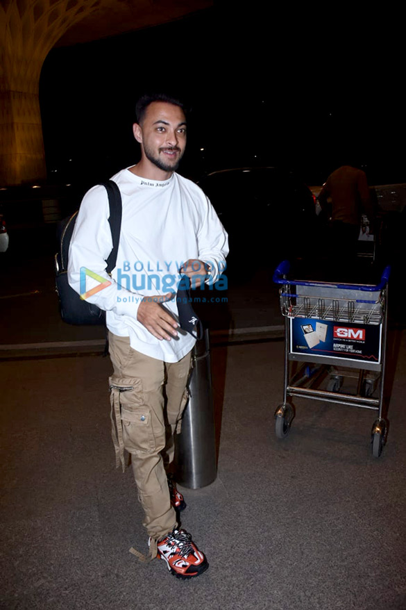 photos vaani kapoor sussanne khan aayush sharma and saahil khan snapped at the airpor 3