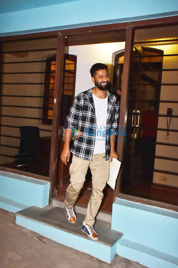 photos vicky kaushal ritesh sidhwani snapped at rakeysh omprakash mehras office 1