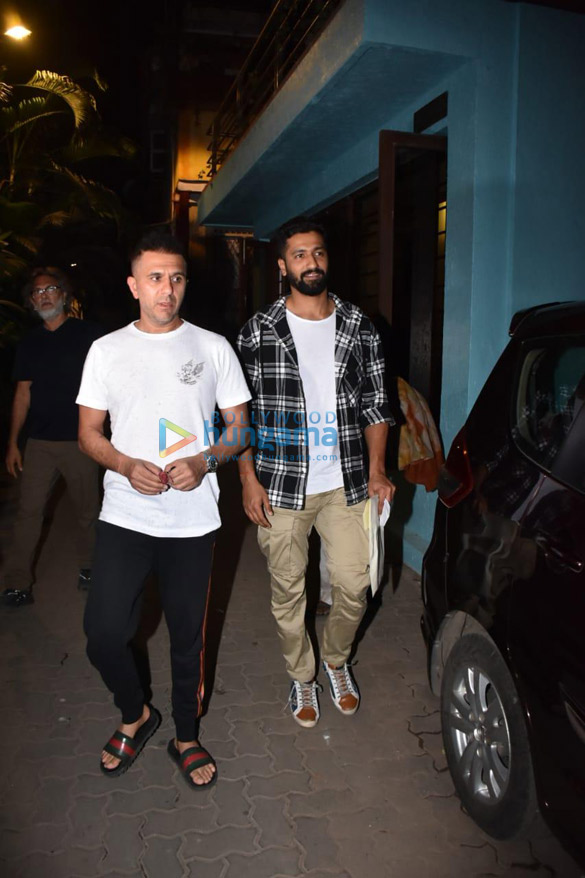 photos vicky kaushal ritesh sidhwani snapped at rakeysh omprakash mehras office 5