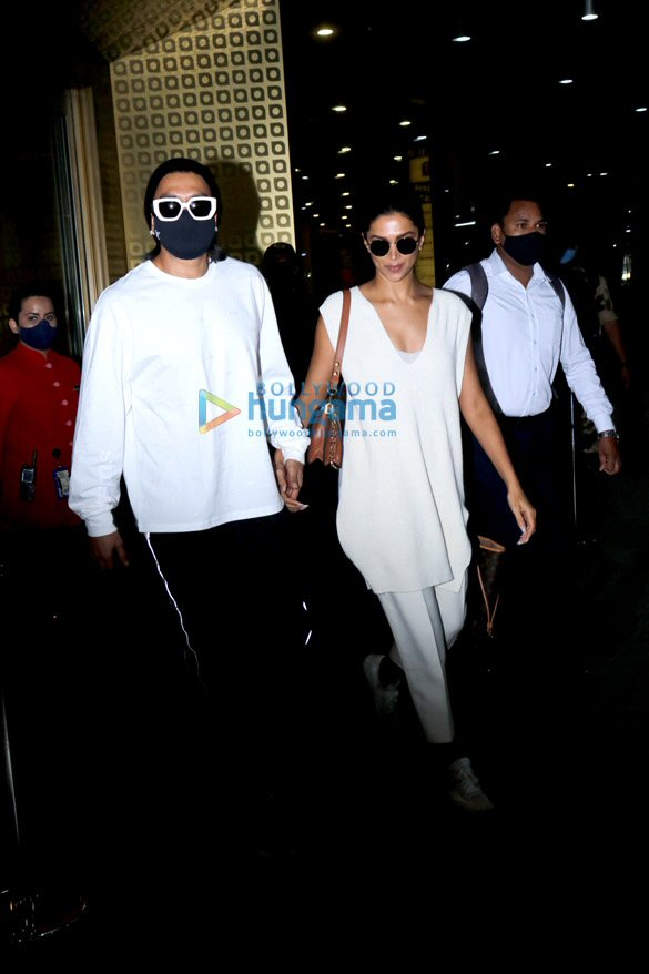 Photos: Ranveer Singh, Deepika Padukone, and Sanya Malhotra slay it in white as they get snapped at the airport Photos: Ranveer Singh, Deepika Padukone, and Sanya Malhotra slay it in white as they get snapped at the airport