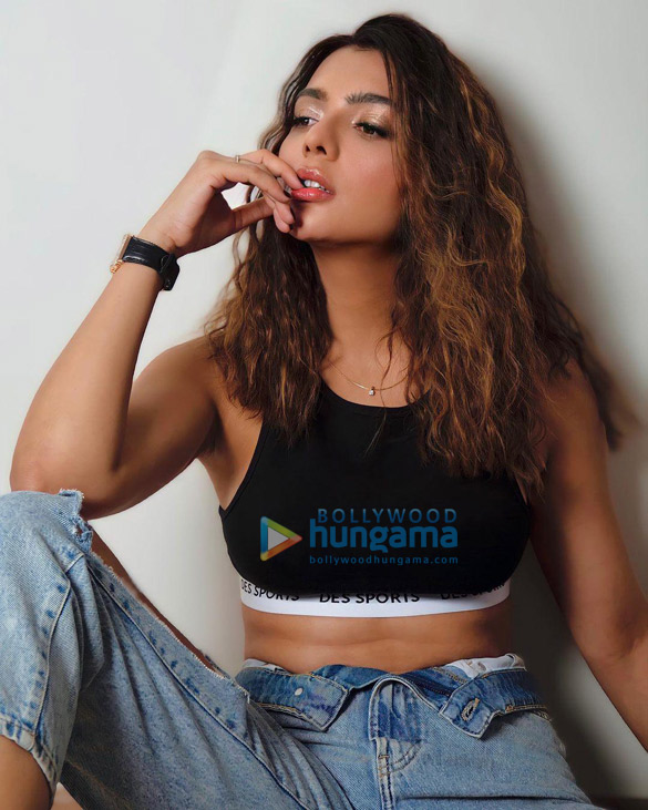 ruhi singh 1 44