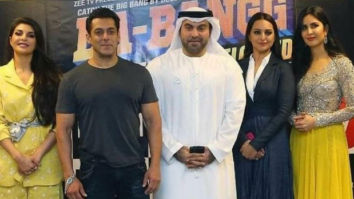Salman Khan poses with Dr Bu Abdullah, Katrina Kaif, Sonakshi Sinha & Jacqueline Fernandez during Da-Bangg Tour in Dubai