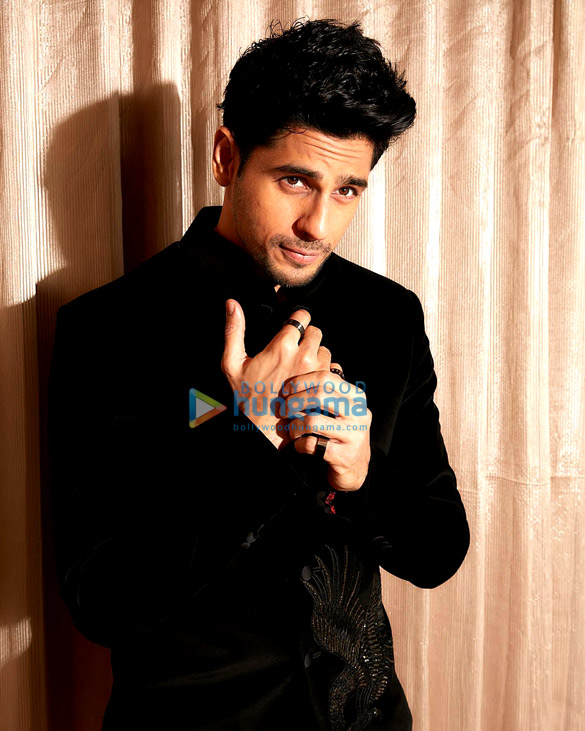 sidharth malhotra 3 8