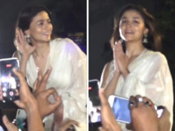 Alia Bhatt visits Gaiety Galaxy on Gangubai Kathiawadi release day; receives a strong and positive reaction from the audience Alia Bhatt visits Gaiety Galaxy on Gangubai Kathiawadi release day; receives a strong and positive reaction from the audience