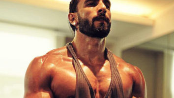 Ranveer Singh flaunts his ripped physique; fans quip, “Watch out Siddhant Chaturvedi”
