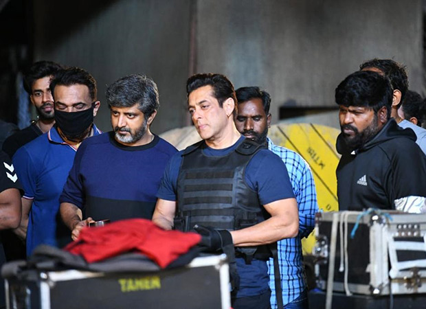 Salman Khan wraps the shoot of his cameo in Chiranjeevi starrer Godfather; director Mohan Raja shares glimpses from the sets