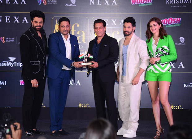 Salman Khan reveals Devi Sri Prasad, Shreya Ghoshal, and Tanishk Bagchi along with Varun Dhawan and Ananya Panday will be performing at the IIFA 2022