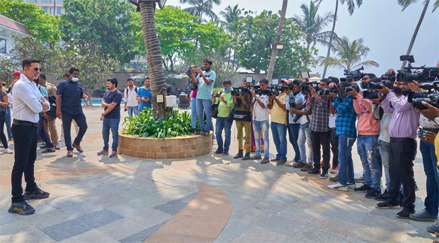 Akshay Kumar appreciates paparazzi amid Bachchhan Paandey promotions Akshay Kumar appreciates paparazzi amid Bachchhan Paandey promotions
