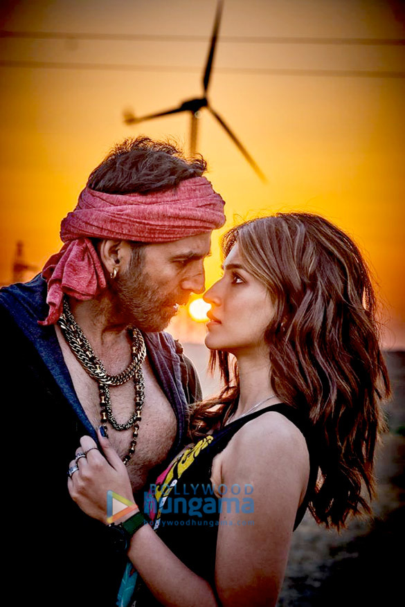 bachchhan paandey 16