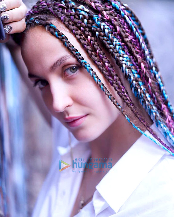 elli avrram 2 11
