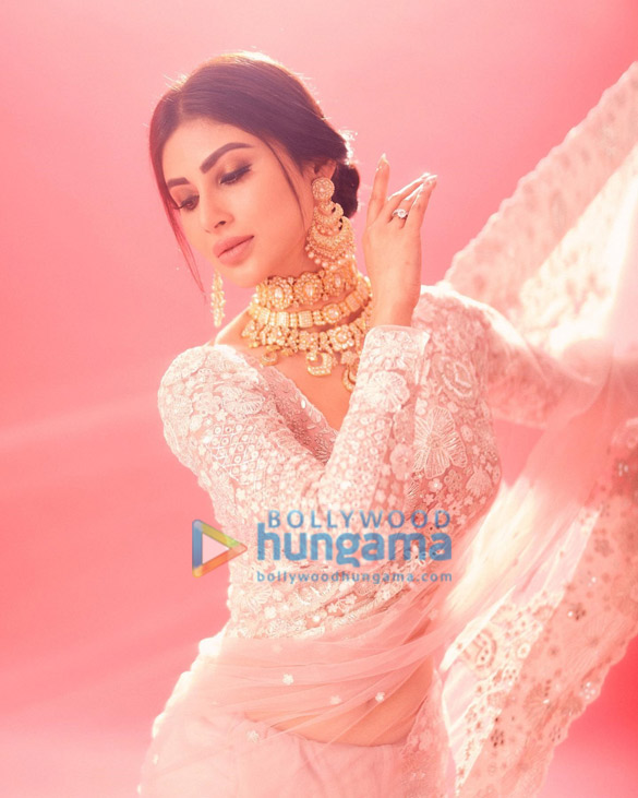 mouni roy 3 78