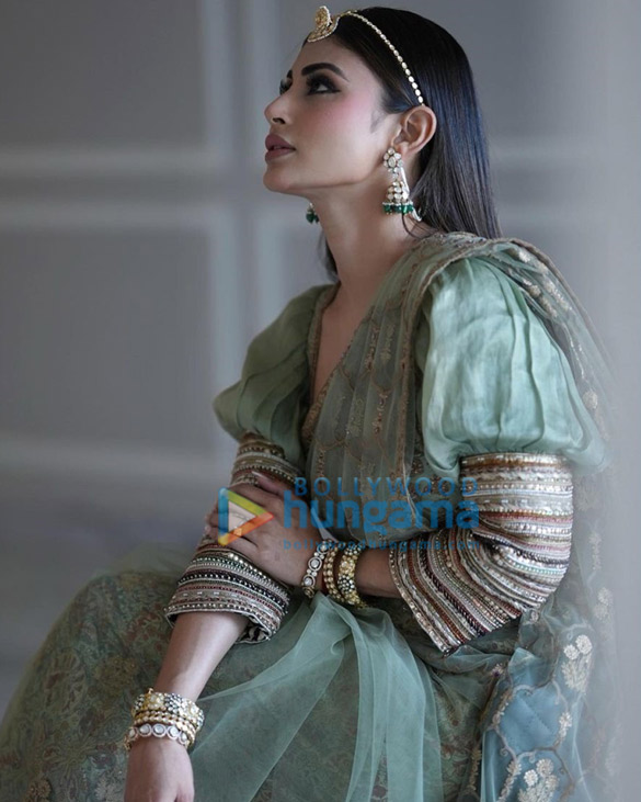 mouni roy 4 49