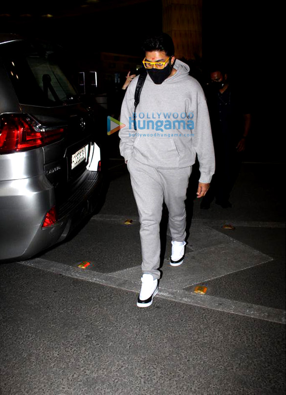 photos aishwarya rai bachchan abhishek bachchan aaradhya bachchan and diana penty snapped at the airport 4