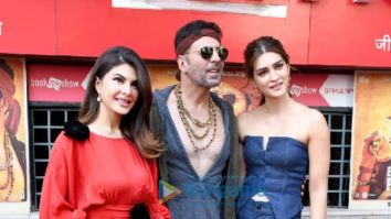Photos: Akshay Kumar, Kriti Sanon, and Jacqueline Fernandez open the advance bookings for Bachchhan Paandey at Gaiety Galaxy