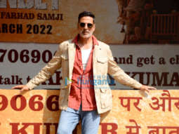 Photos: Akshay Kumar flags off the Bachchhan Paandey truck from the Sun N Sand Hotel in Juhu