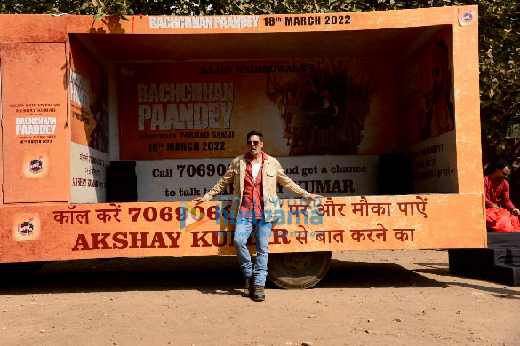 photos akshay kumar flags off the bachchhan paandey truck from the sun n sand hotel in juhu 4