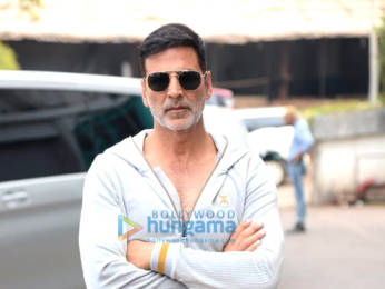 Photos: Akshay Kumar spotted in grey athleisure wear, Kriti Sanon sports a white saree as they promote their film Bachchhan Paandey on the sets of Hunarbaaz - Desh Ki Shaan