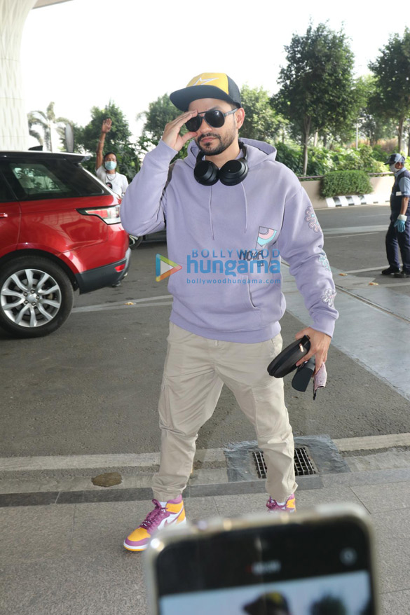 photos alaya f vijay deverakonda charmi kaur and others snapped at the airport 4