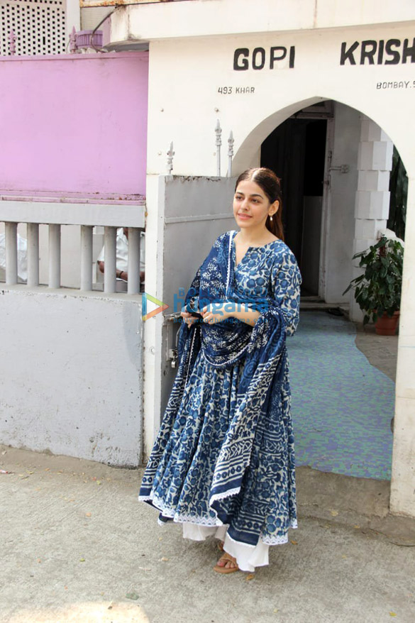 photos alaya f snapped in a blue suit outside her dance class in khar 3