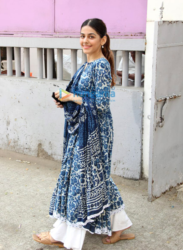 photos alaya f snapped in a blue suit outside her dance class in khar 4