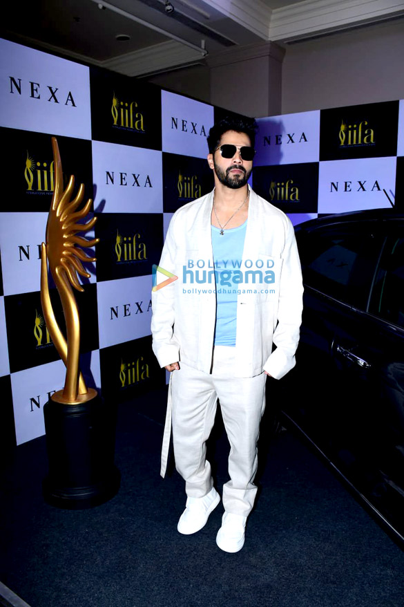 Photos Ananya Panday, Varun Dhawan And Maniesh Paul At The IIFA 2022 ...