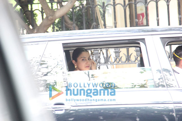 photos anushka sharma spotted in a car at linking road in bandra 3