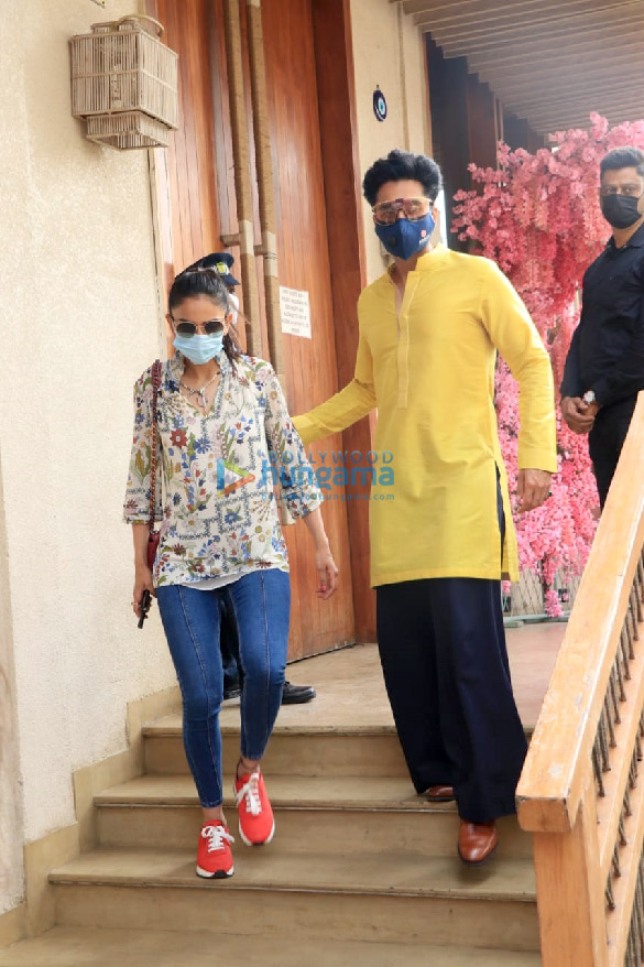Photos: B-Town’s new couple Rakul Preet Singh and Jackky Bhagnani step out on a Sunday for a date at Bastian in Worli Photos: B-Town’s new couple Rakul Preet Singh and Jackky Bhagnani step out on a Sunday for a date at Bastian in Worli
