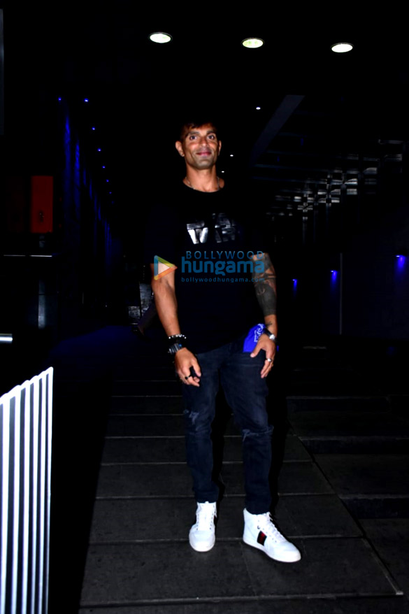 photos bipasha basu and karan singh grover spotted with their family at hakkasan in bandra 5
